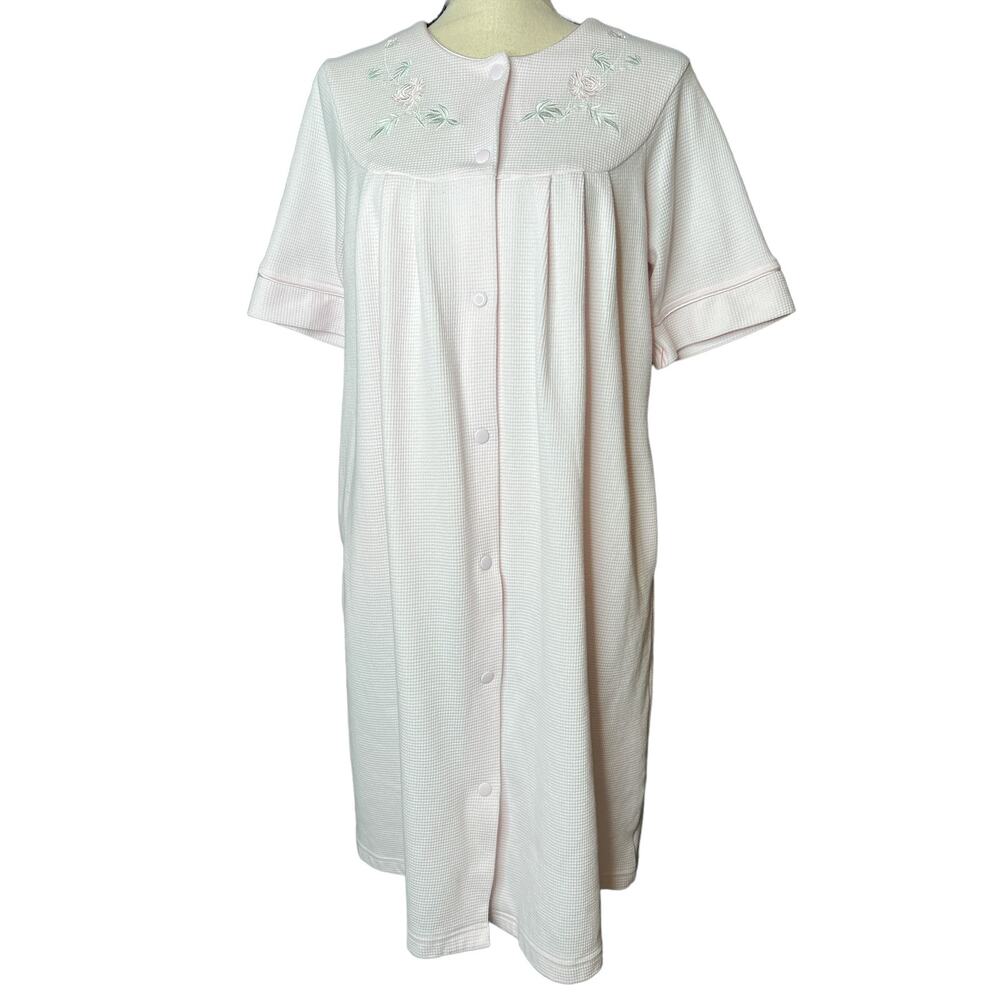 Miss Elaine Robe in Light Pink with Embroidery at Neckline Snap Close Size Small